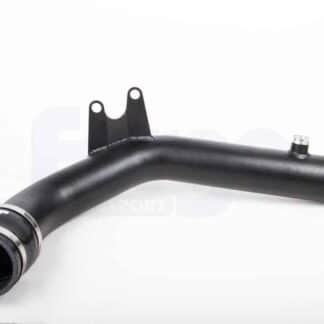 <p>This Forge Motorsport mandrel bent aluminium pipe replaces the original Ford plastic pipe between the intake and turbo inlet at the rear of the engine bay. Not only does it lift the appearance of the engine bay