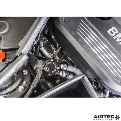 which allows the catch can to attach neatly in place.The can itself features an internal baffle and dipstick