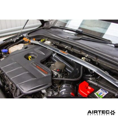 which detaches to allow easy maintenance. It comes with a comprehensive fitting kit that includes all fixtures and fittings