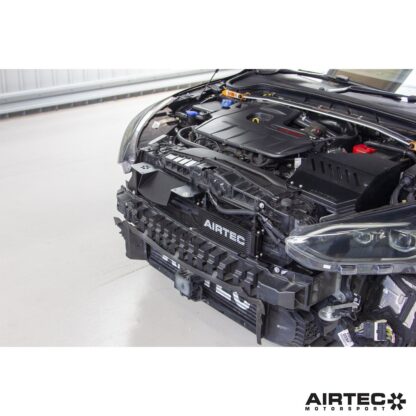 external oil cooler neatly behind the upper grille area without obstructing the air intakes. As a result