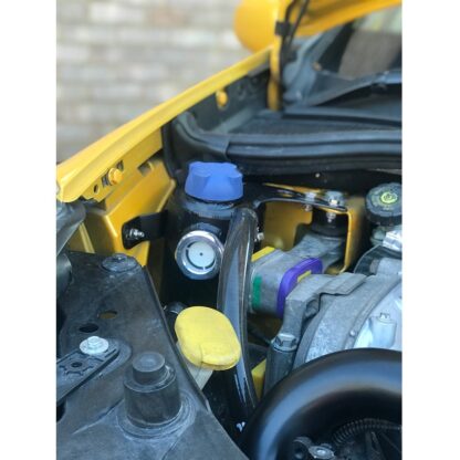 or an original Megane radiator.Supplied complete with all fixtures and fittings for an easy and professional installation.The tank's capacity is 1