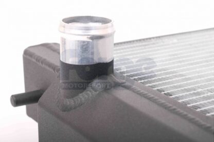 thanks to its precision manufactured 760 x 480 x 43mm alloy core. The entire construction is TIG welded