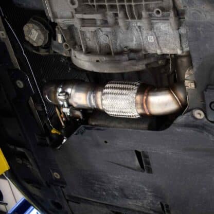 Built in flexi joint helps reduce exhaust strain