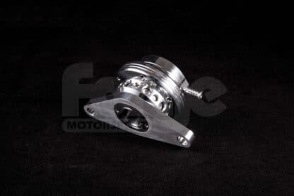 <li>Hand polished in the UK for a sleek appearance</li>