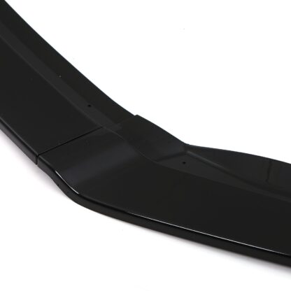 Finished in gloss black to complement your Golf’s paintwork
