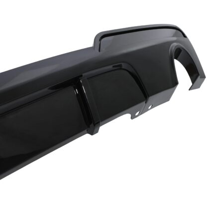 – Rear Spoiler
