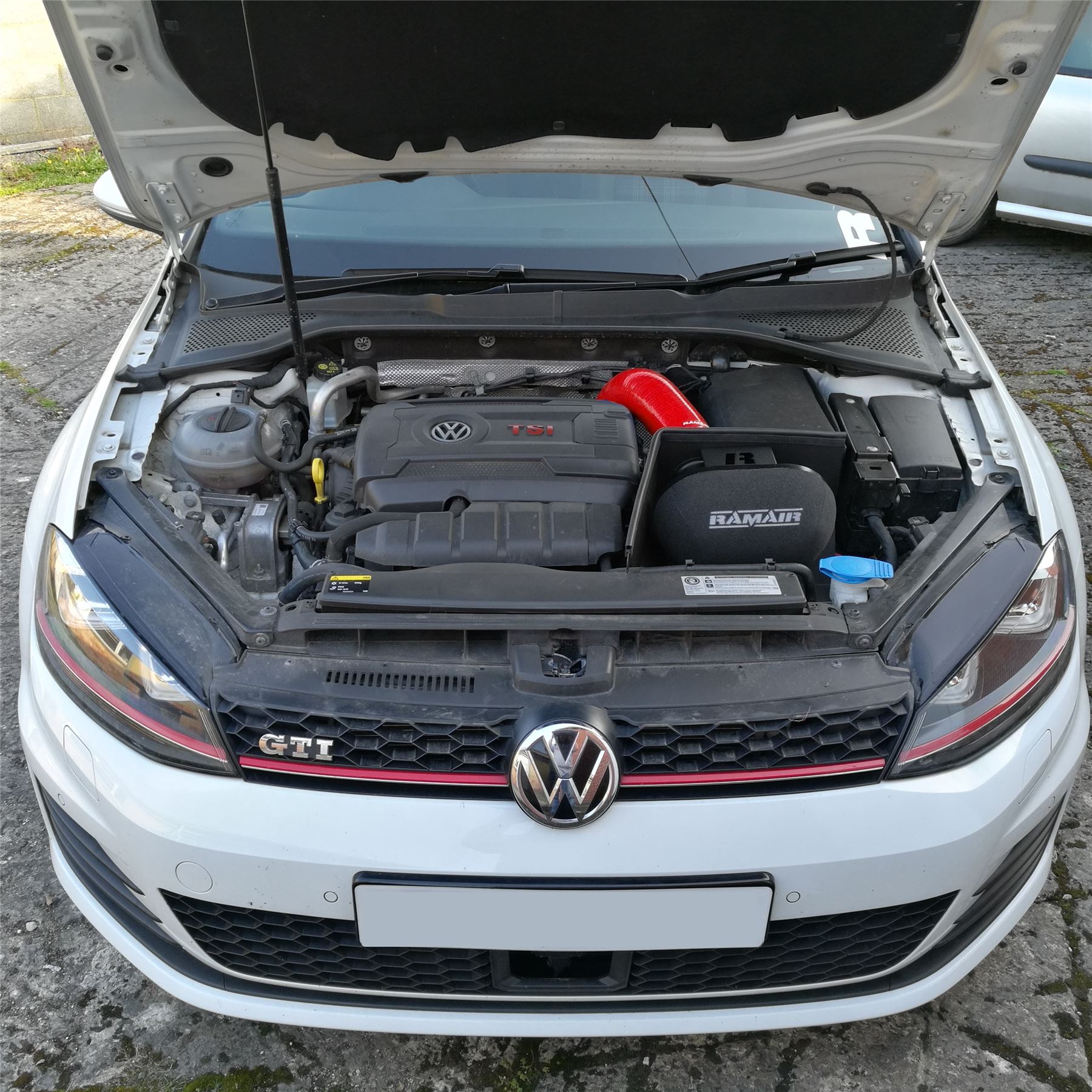 This Performance intake kit with turbo elbow is designed to fit the 2.0 TSI (EA888) engine found in the Volkswagen