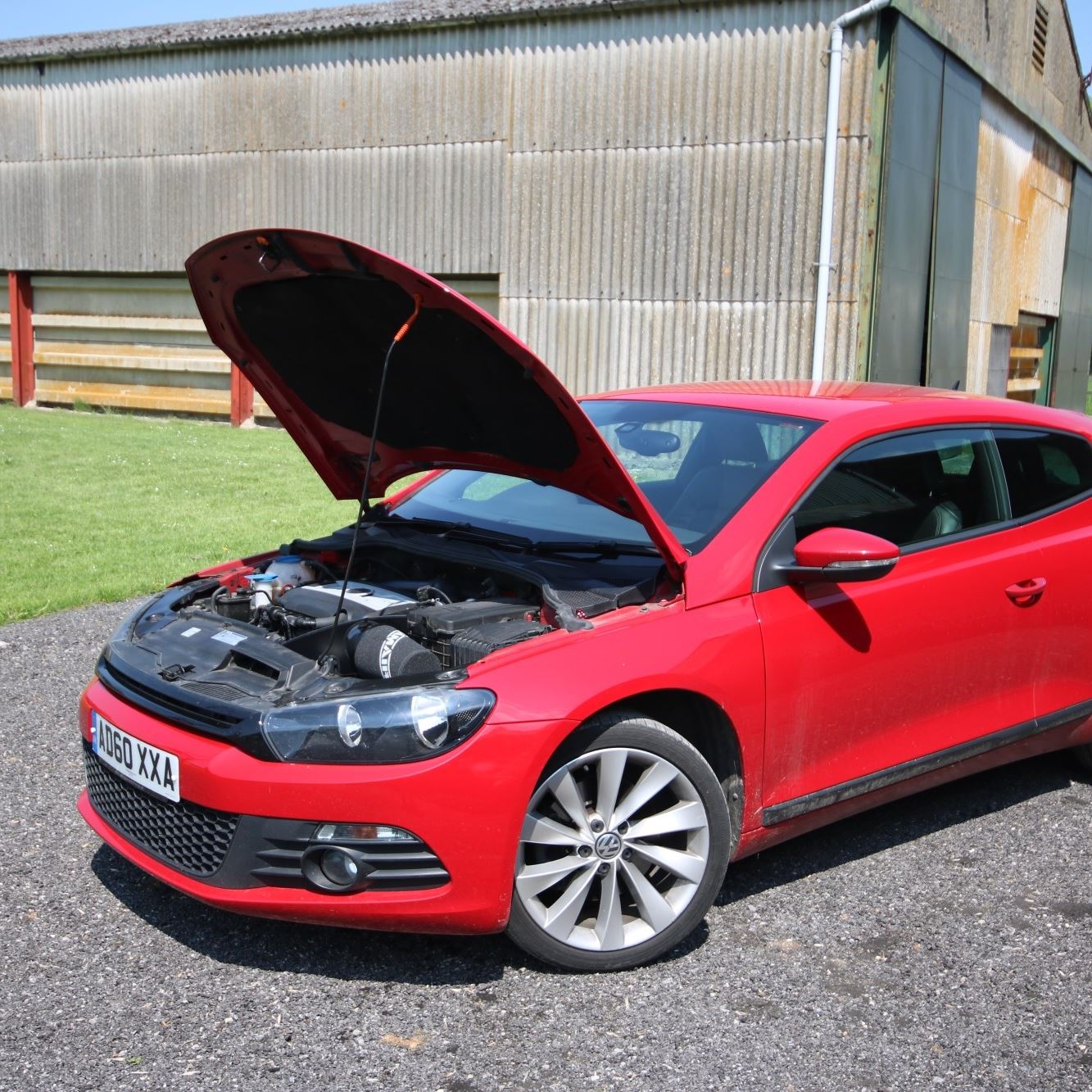 This Performance intake kit with red silicone intake pipe is designed to fit Audi