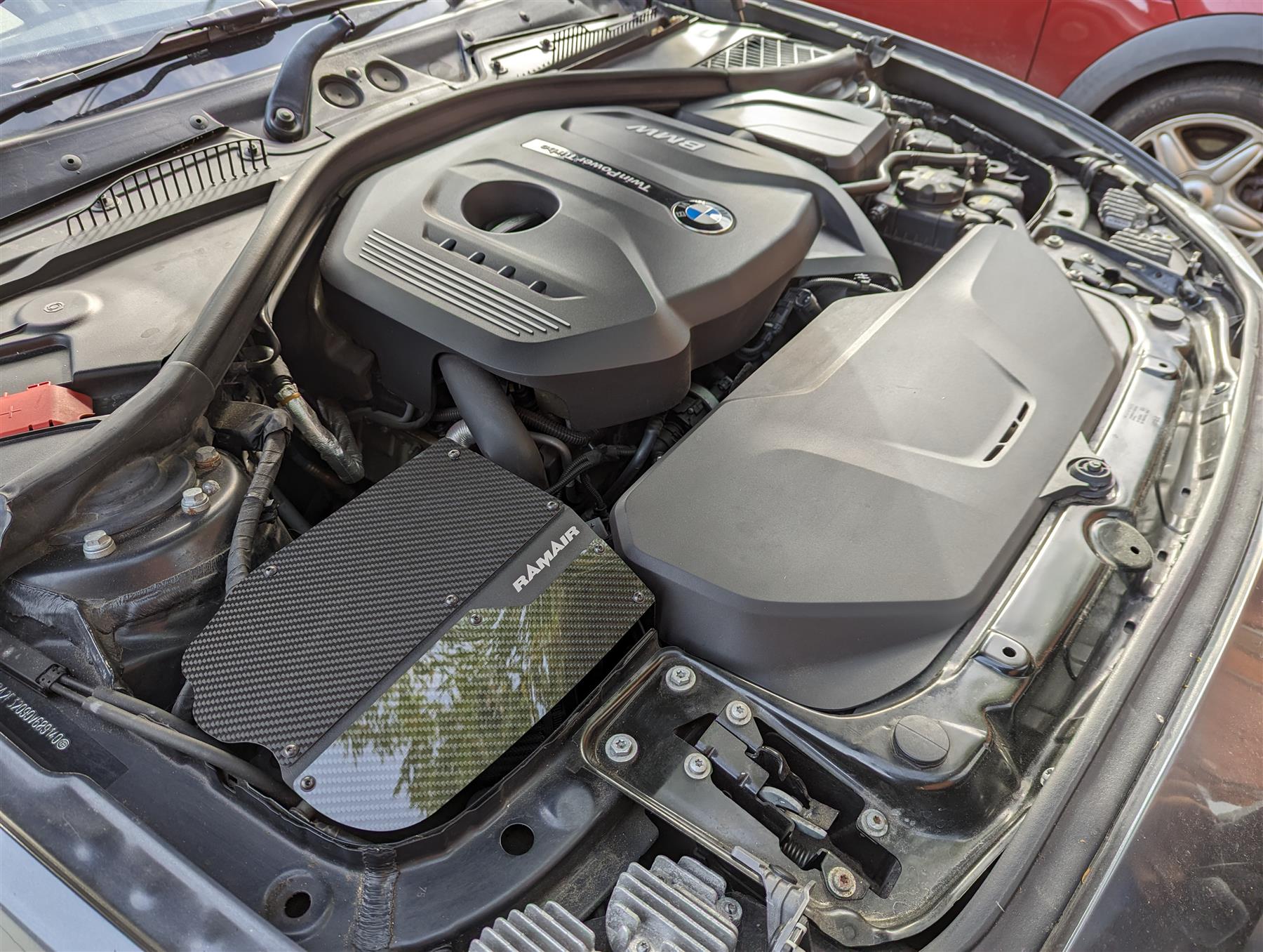 This performance intake kit is designed to fit BMW 120i