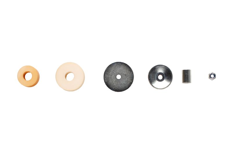 Fitting PositionRear AxleShock Absorber TypeGas PressureShock Absorber DesignAbsorber does not carry a springShock Absorber Mounting TypeBottom eyeShock Absorber Mounting TypeTop pinShock Absorber SystemMonotube