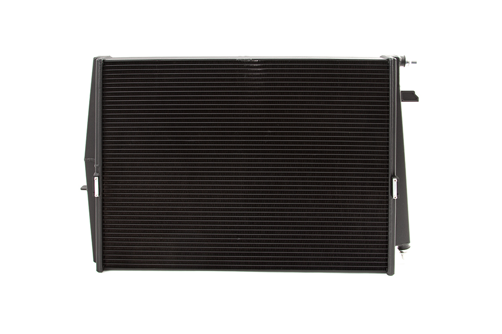 <p>The PolarCooler is available in either a powder coated satin Black finish or motorsport raw Alloy.</p>