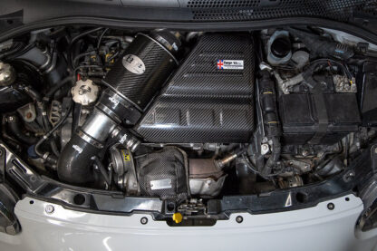 purposefully using carbon fibre as the material to compliment the carbon fibre canister of the induction kit.</p>