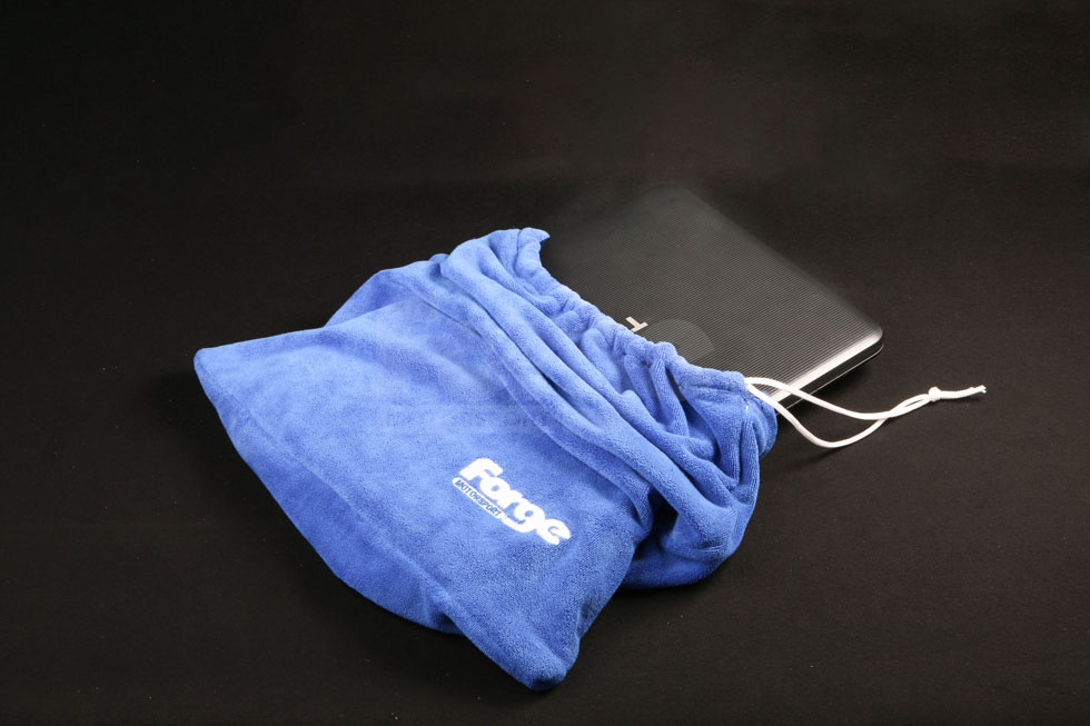<p><span style="font-size:12px;">A blue micro fibre bag