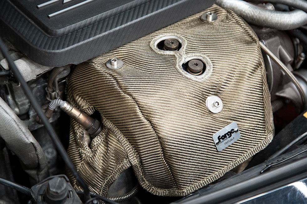 away from the cool side and the intake path which helps reduce turbo lag and air intake temperatures resulting in more power.</p>