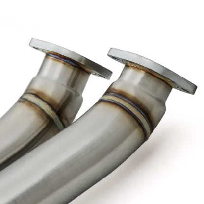 2 x 2.75' bore throughout with beautifully polished 4' tailpipes